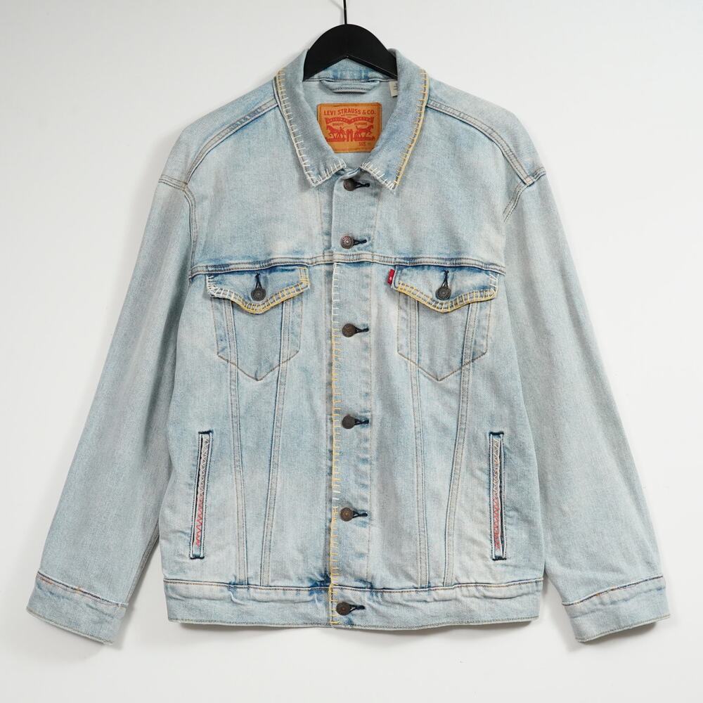 Levi's Relaxed Fit Trucker Jacket Denim Custom Embroidered Light Wash M